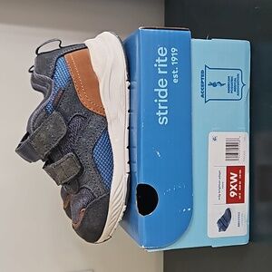 Stride Rite Extra-Wide Sneaker